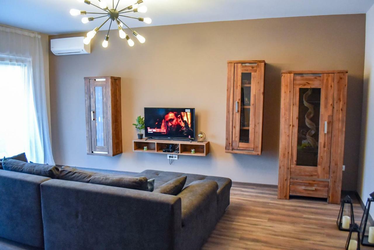 Wood Central Apartment Тимишоара Экстерьер фото